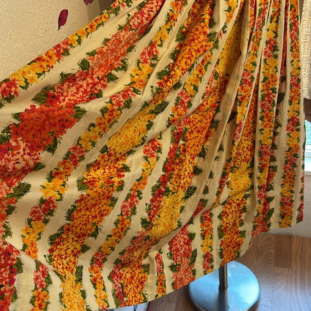 Isaac Mizrahi sleeveless orange and yellow pleated midi sundress. Size 12. - Picture 5 of 17